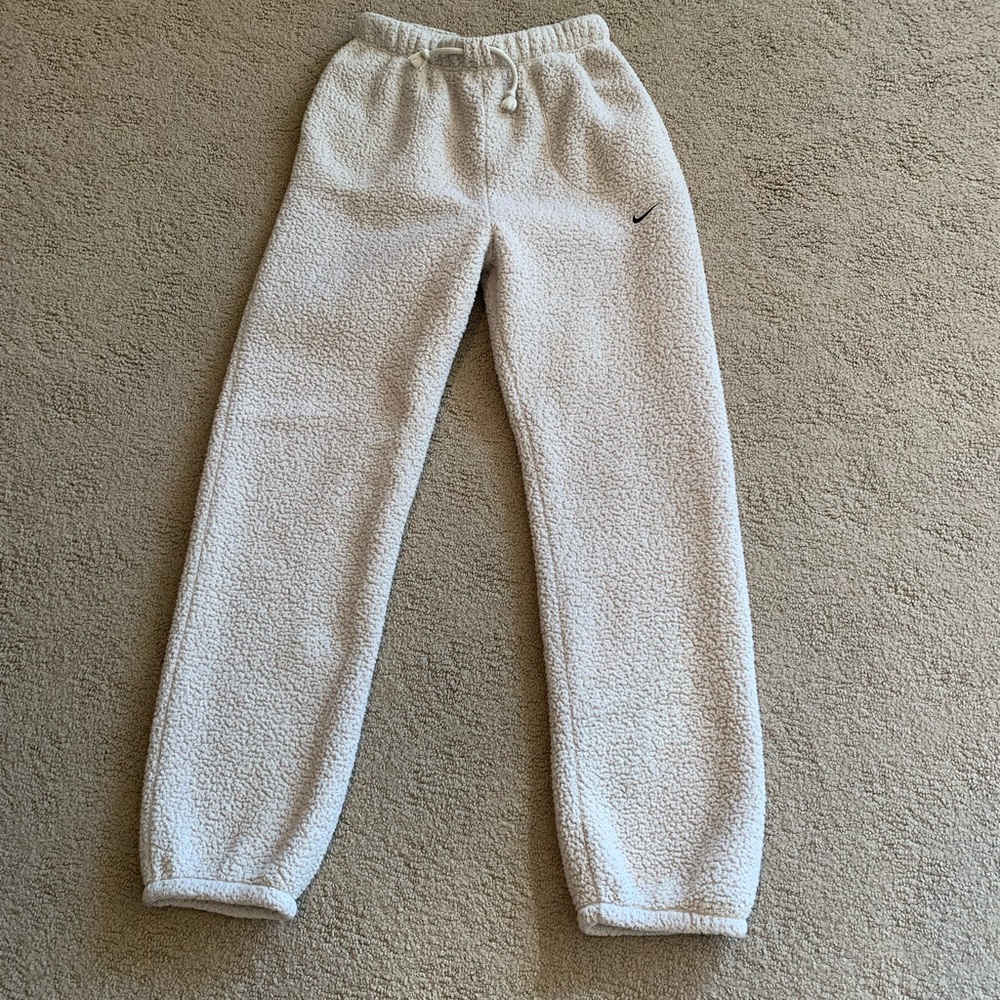 Nike sherpa joggers M